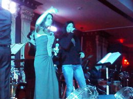 Tuğba Ekinci? EBRU GÜNDEŞ'LE ALKIŞLATAN DÜET!..