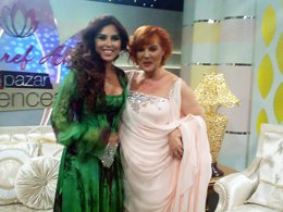 Aslı Hünel? MÜŞERREF AKAY'A KONUK OLDU!..