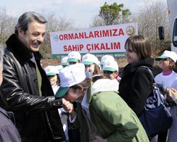 Kadir İnanır... ARTIK DİKİLİ AĞACI VAR!