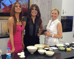 Aslı Hünel... "ASLI OLAN ŞARKILAR" YEMEĞE DE LEZZET KATTI!