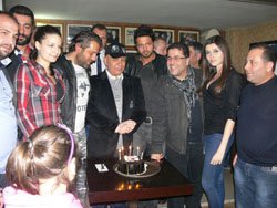 Ünlülerin Kebapçısı  Hacıdan... DANSÖZLÜ DOĞUMGÜNÜ  KUTLAMASI!