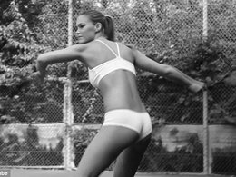 Bar Refaeli? İÇ ÇAMAŞIRLARIYLA TENİS OYNADI!