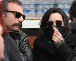 Oktay Kaynarca-Özgü Namal... ESKİ AŞIKLAR KOLKOLA!