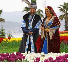 Türkan Şoray-Hazım Körmükçü... "LALE DEVRİ OYUNCULARIYIZ BİZ"