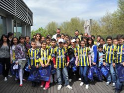 Sadettin Saran... 70 ÇOCUĞA FENERBAHÇE FORMASI!