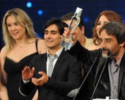 "Elde Var Hayat-Sınav"... YILIN EN İYİ GENÇLİK DİZİSİ!