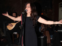 Aynur Haşhaş?  "SEVDAKAR"I SAHNEYE TAŞIDI?