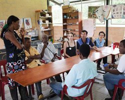 Angelina Jolie... İYİLİK MELEĞİ GÖREV BAŞINDA!