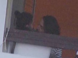 Nurgül Yeşilçay... BİR BALKON SEVİŞMESİ DAHA...