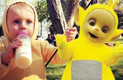 Tuba Ünsal'ın kızı Sare... PARKTAKİ TELETUBBY!