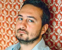 Yönetmen Seyfi Teoman... UYANMASI BEKLENİYOR!