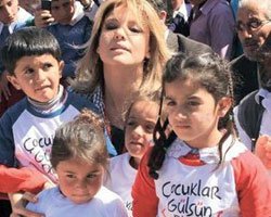 Gülben Ergen... "ÇOCUKLAR GÜLSÜN DİYE" ERÇİŞ'TE BİR OKUL DAHA!