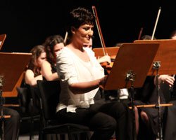 İclal Aydın... ÇOCUKLARA BÜYÜK SÜRPRİZ!