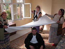 Sergen... Hem reklam çekti hem de  meydan okudu... "BEN CARLOS'TAN DAHA İYİYİM"!..