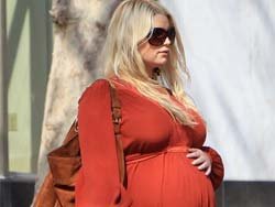 Jessica Simpson... ANNE OLDU!