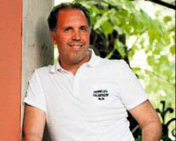 Fatih Erkoç... EVİNİ OKUL YAPIYIOR!