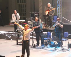 Volkan Konak... KONSER VERMEYE GİTTİ, DOKTORA YAPMAYA KARAR VERDİ!