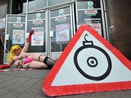 "DİKKAT! METRO'DA SEKS BOMBASI VAR"