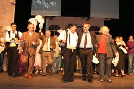 "LÜKÜS HAYAT"A MÜTHİŞ KUTLAMA