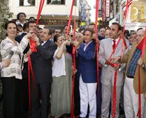 ATIF YILMAZ SOKAĞI BEYOĞLU'NDA TÖRENLE AÇILDI...