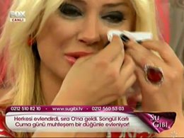 Songül Karlı... CANLI YAYINDA KINA YAKTI...