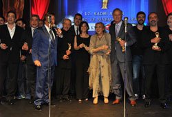 "17. Sadri Alışık Sinema ve Tiyatro Ödülleri'... PROTESTOLAR GECEYE DAMGA VURDU!