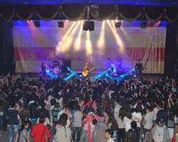 Emre Aydın... 5 BİN KİŞİ VOKAL YAPTI!