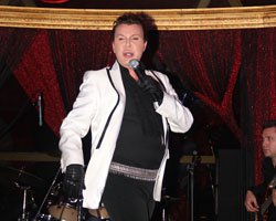 Kuşum Aydın... SAHNEDE HER  AN  EVLENEBİLİRİM!