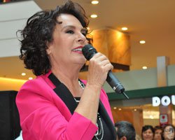 Hülya Koçyiğit... NAZARA GELDİ!