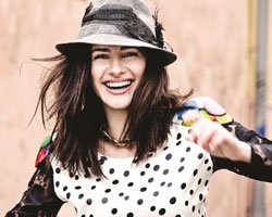 Nesrin Cevadzade... BU KEZ TİYATRO SAHNESİNDE!