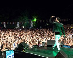 Murat Boz...	MEYDANA SIĞMAYAN ONBİNLERCE HAYRANI DIŞARIDA KALDI!