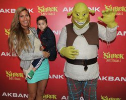 ÜNLÜLER VE ÇOCUKLARI  "SHREK" MÜZİKALİ'NDE!
