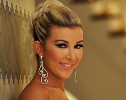 Nazlı Hamarat... "YILDIZLAR KULÜBÜ'NÜN YENİ SUNUCUSU!