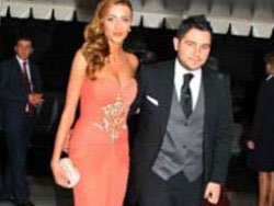 Özge Ulusoy-Hacı Sabancı düğüne katıldılar... DARISI ONLARIN BAŞINA!