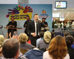 Sefa Doğanay... TRAFİĞE TAKILMADI, AVM'YE TAKILDI...