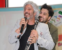 Serkan Çağrı... BEHZAT UYGUR'A KLARNET DERSİ VERDİ!