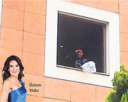 Kuşum Aydın... KOMŞUSU ÖZLEM YILDIZ'A CAM SİLERKEN YAKALANDI!