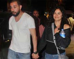 Gamze Topuz... YENİ SEVGİLİ İLE BEBEK'TE ÜÇ-BEŞ TUR!