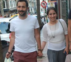 Hazal Kaya... BU AŞK YÜZÜNÜ GÜLDÜRDÜ!