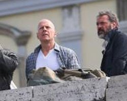 Bruce Willis... MAVİ  YOLCULUK İÇİN TÜRKİYE'DE!