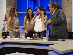 "Beyaz Manşet"... CANLI YAYINDA YELİZ ŞAR'A SÜRPRİZ DOĞUM GÜNÜ!