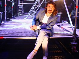 Doğan Güneş? VOKALİSTLİKTEN MAXİ SİNGLE'A'