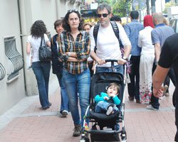 Serhat Tutumluer... AİLESİ İLE GÖRÜNTÜLENMEK PEK HOŞUNA GİTMEDİ!