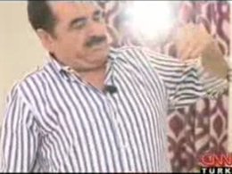 İbrahim Tatlıses... CANLI YAYINDA FELÇLİ KOLUNU GÖSTERDİ...