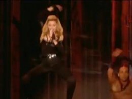 Madonna konserinden ilk görüntüler... İSTANBUL'U 5.1 ŞİDDETİNDE SALLADI!