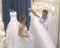 Hakan Peker... MÜSTAKBEL EŞİNİN GELİNLİĞİNİ KENDİ SEÇTİ!