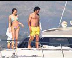 Arda Turan-Sinem Kobal... ÇEŞME'DE AŞK TAZELEDİLER!