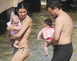 Tuba Büyüküstün... İKİZLERİ VAR AMA SELÜLİTİ YOK!
