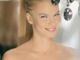 Pelin Suade... EKRAN SUNUCULUĞUNDAN, ŞARKICILIĞA!..