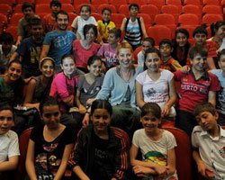 Vahide Gördüm... LÖSEMİLİ ÇOCUKLARLA SAHNEDE!